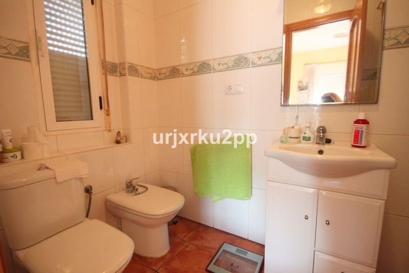 For sale - 5 Bedroom 3 Bathroom House - Detached Villa in Torrevieja - Aguas Nuevas  - Alicante