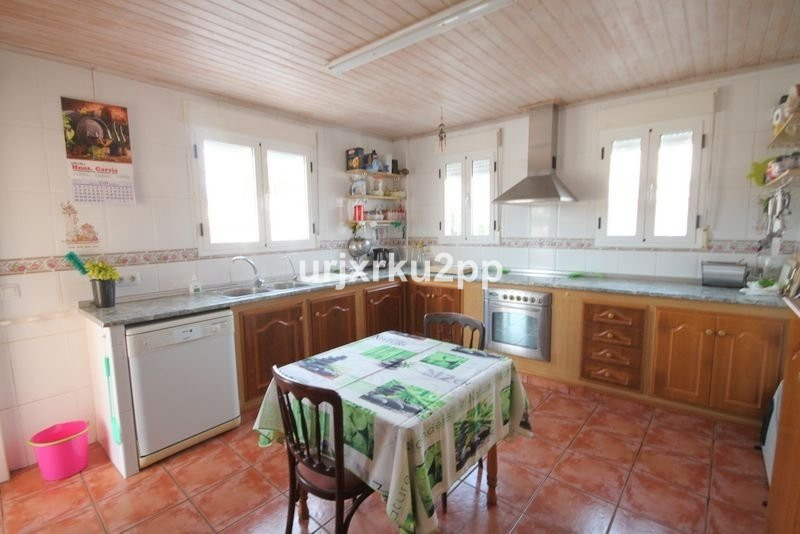 For sale - 5 Bedroom 3 Bathroom House - Detached Villa in Torrevieja - Aguas Nuevas  - Alicante