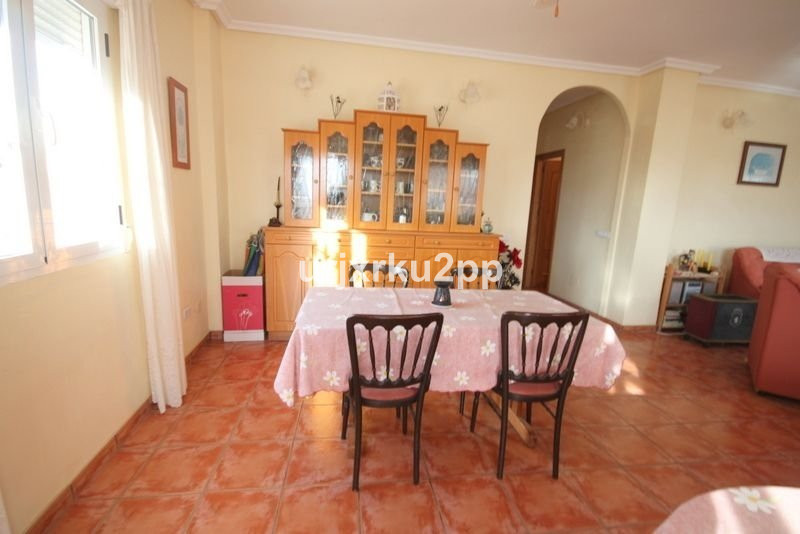 For sale - 5 Bedroom 3 Bathroom House - Detached Villa in Torrevieja - Aguas Nuevas  - Alicante