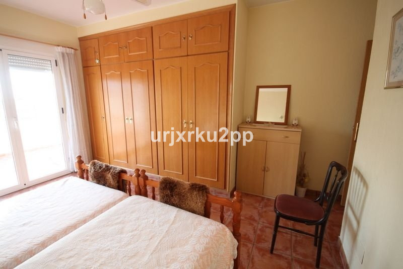 For sale - 5 Bedroom 3 Bathroom House - Detached Villa in Torrevieja - Aguas Nuevas  - Alicante