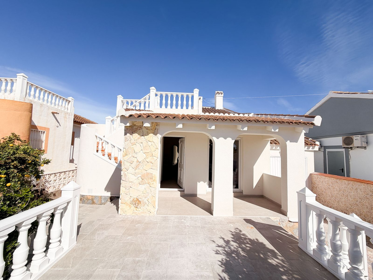 For sale - 2 Bedroom 2 Bathroom House - Detached Villa in Orihuela - Playa Flamenca  - Alicante
