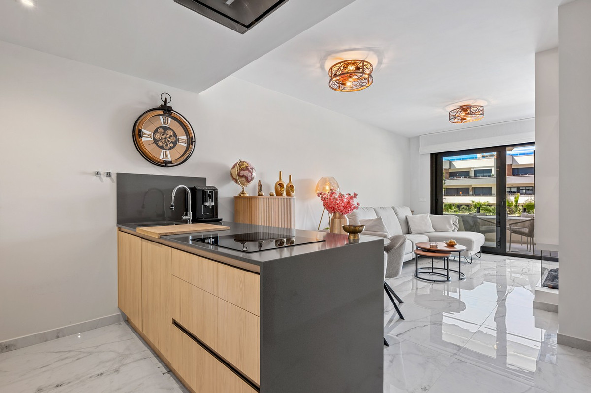 For sale - 2 Bedroom 2 Bathroom Apartment - Middle Floor Apartment in Orihuela - Los Altos  - Alicante