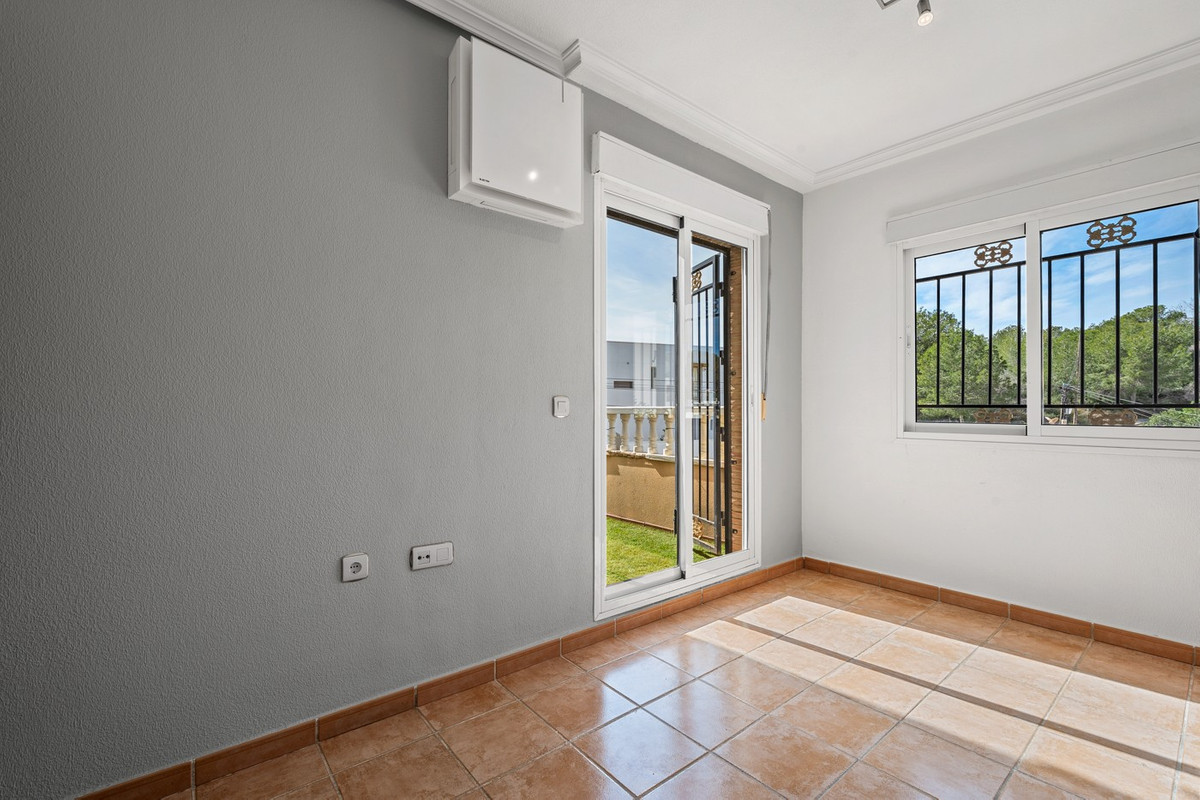 For sale - 3 Bedroom 1 Bathroom House - Detached Villa in Orihuela - Orihuela Costa  - Alicante
