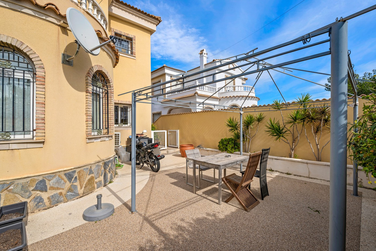 For sale - 3 Bedroom 1 Bathroom House - Detached Villa in Orihuela - Orihuela Costa  - Alicante