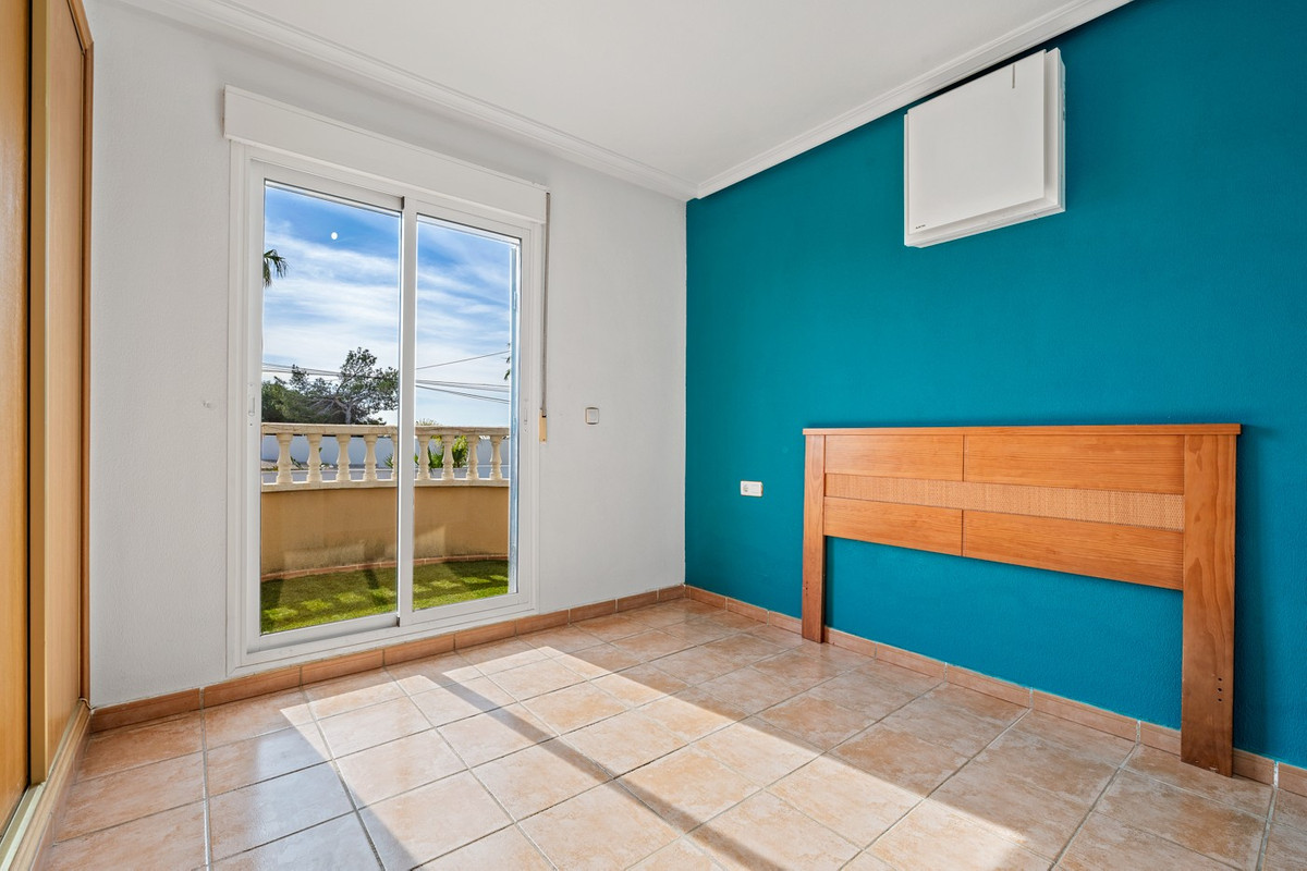 For sale - 3 Bedroom 1 Bathroom House - Detached Villa in Orihuela - Orihuela Costa  - Alicante
