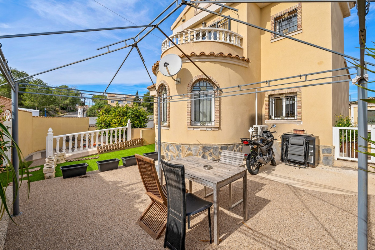 For sale - 3 Bedroom 1 Bathroom House - Detached Villa in Orihuela - Orihuela Costa  - Alicante