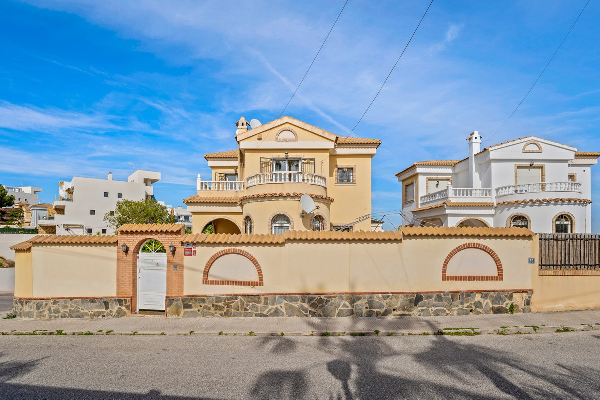 For sale - 3 Bedroom 1 Bathroom House - Detached Villa in Orihuela - Orihuela Costa  - Alicante