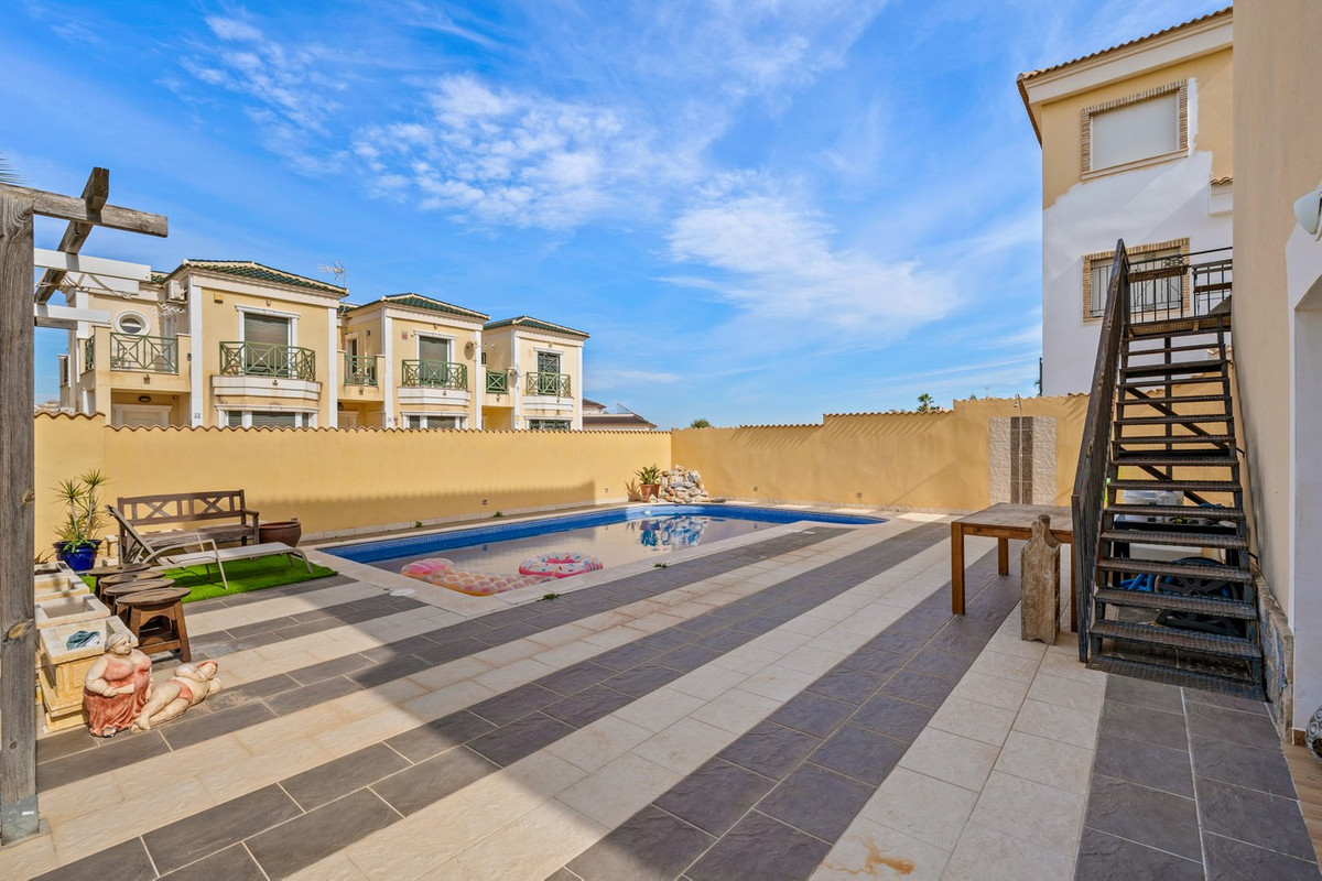For sale - 3 Bedroom 1 Bathroom House - Detached Villa in Orihuela - Orihuela Costa  - Alicante