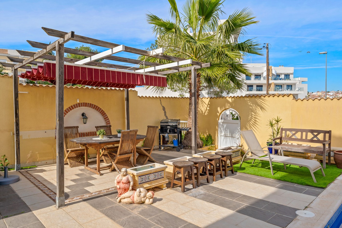 For sale - 3 Bedroom 1 Bathroom House - Detached Villa in Orihuela - Orihuela Costa  - Alicante