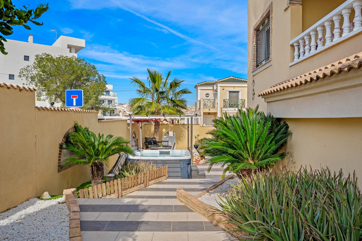 For sale - 3 Bedroom 1 Bathroom House - Detached Villa in Orihuela - Orihuela Costa  - Alicante