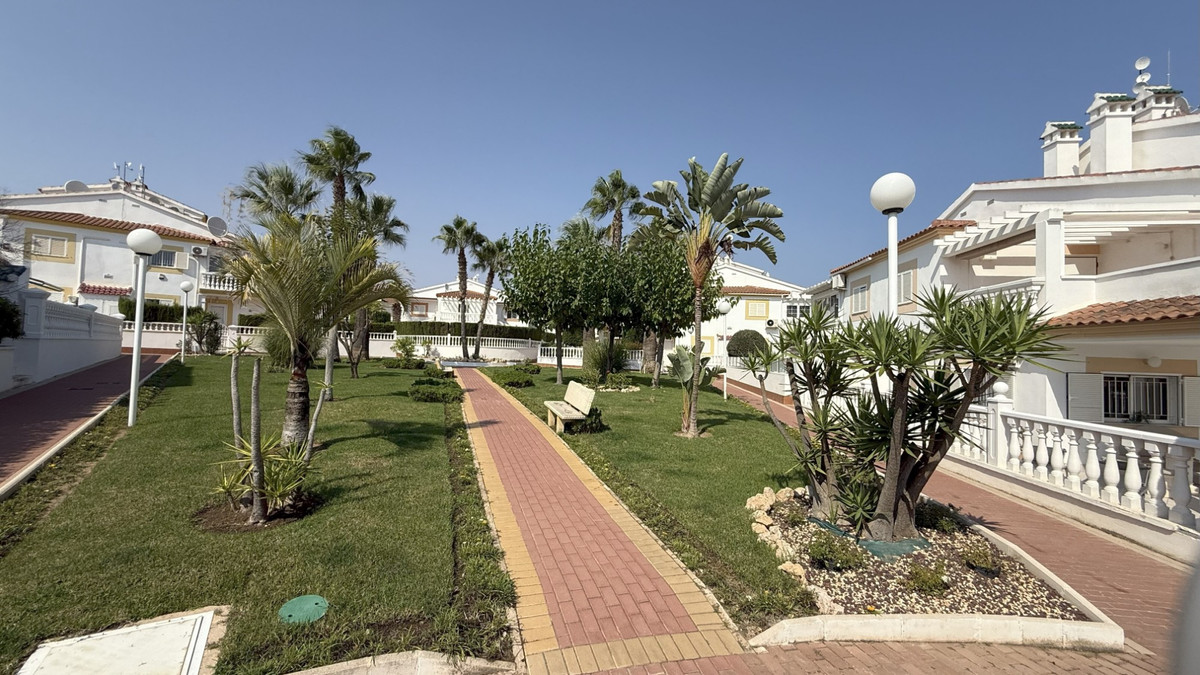 For sale - 2 Bedroom 1 Bathroom Apartment - Ground Floor Apartment in Orihuela - La Zenia  - Alicante