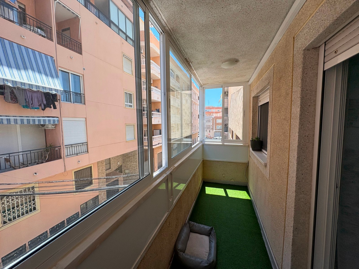 For sale - 4 Bedroom 2 Bathroom Apartment - Ground Floor Apartment in Torrevieja - Torrevieja Centro  - Alicante