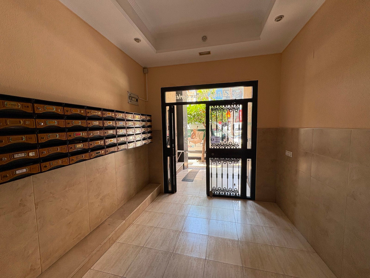 For sale - 4 Bedroom 2 Bathroom Apartment - Ground Floor Apartment in Torrevieja - Torrevieja Centro  - Alicante