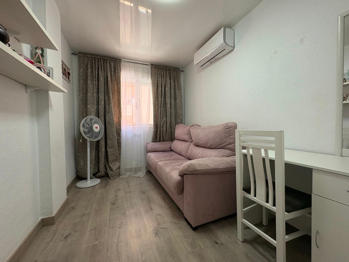 For sale - 4 Bedroom 2 Bathroom Apartment - Ground Floor Apartment in Torrevieja - Torrevieja Centro  - Alicante