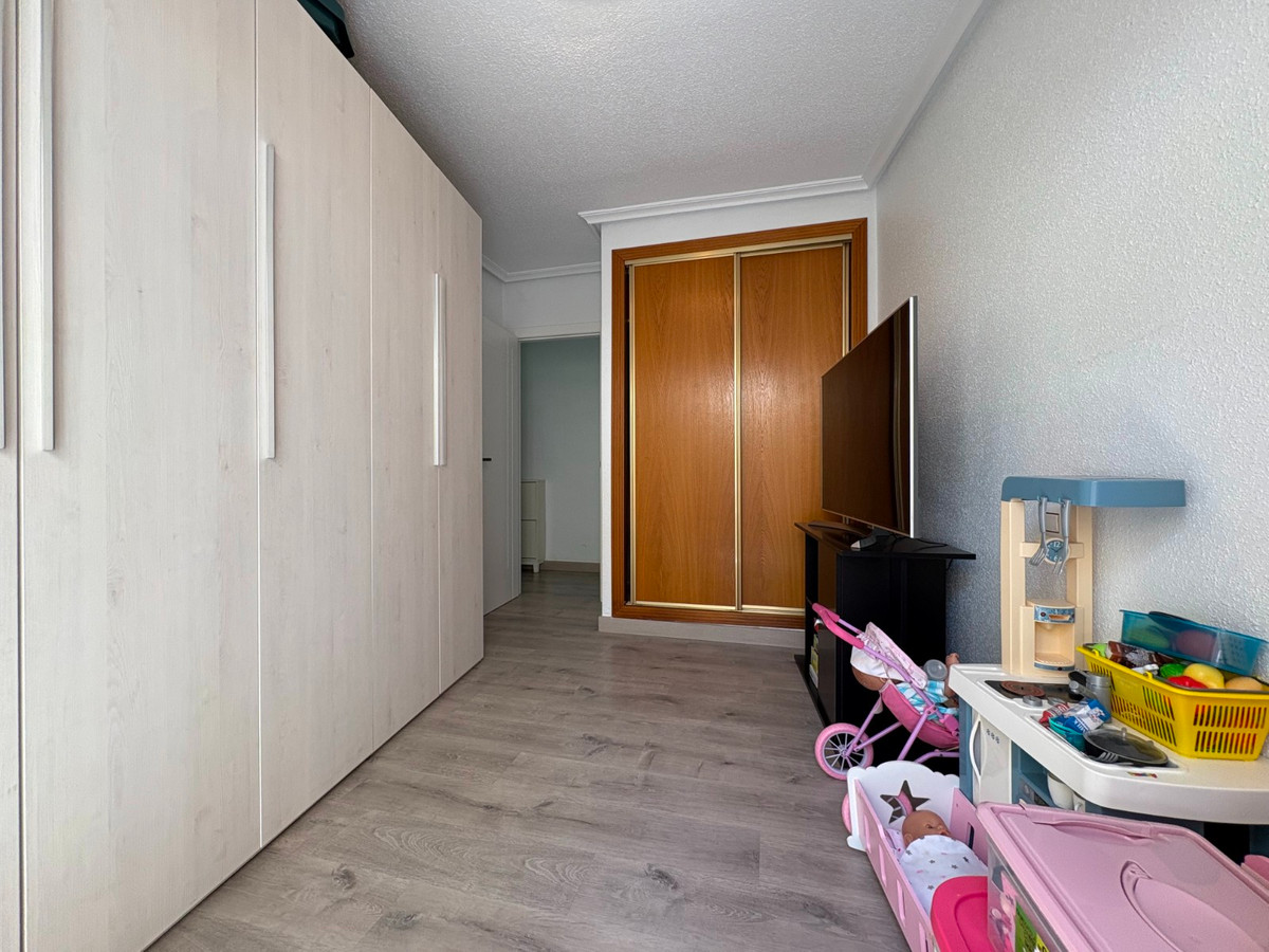 For sale - 4 Bedroom 2 Bathroom Apartment - Ground Floor Apartment in Torrevieja - Torrevieja Centro  - Alicante