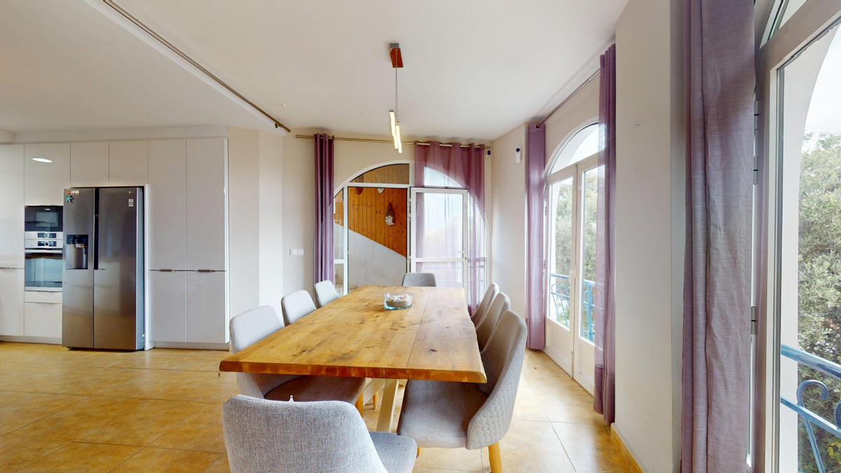 For sale - 5 Bedroom 3 Bathroom House - Detached Villa in Orihuela - Orihuela Costa  - Alicante