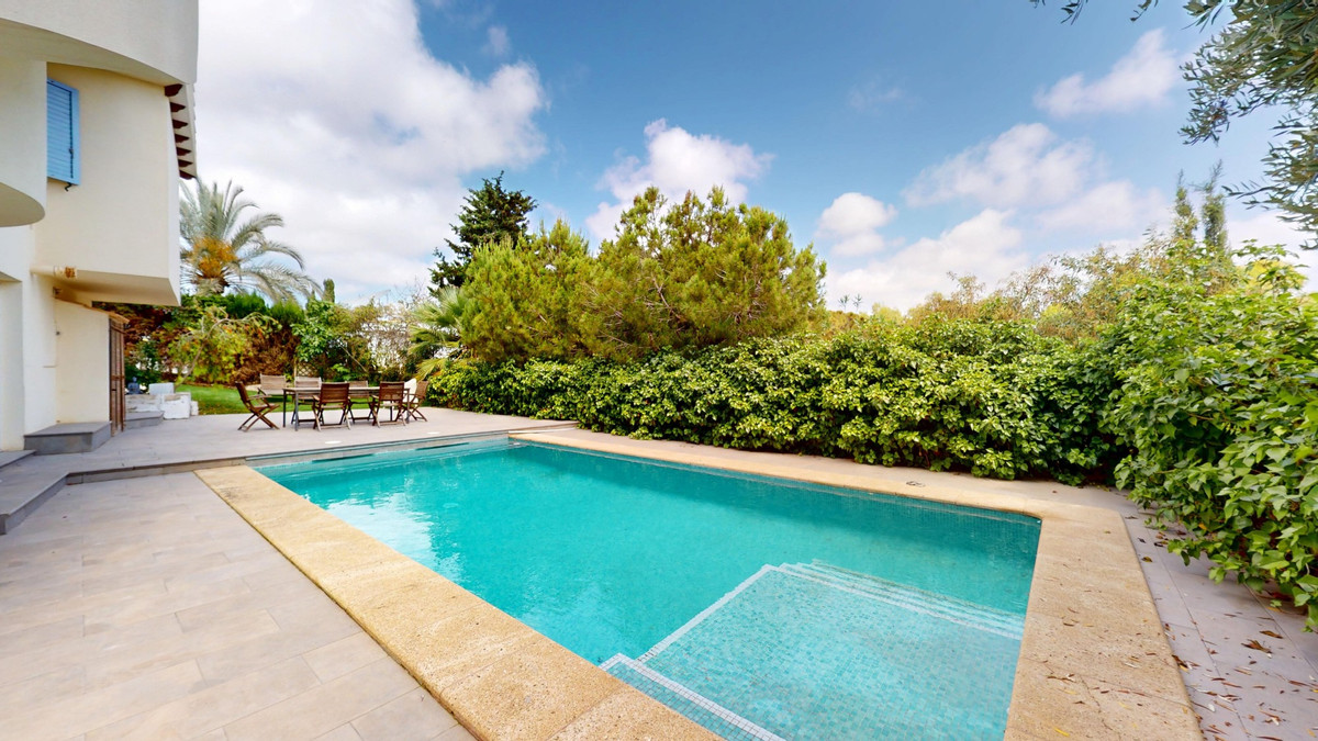 For sale - 5 Bedroom 3 Bathroom House - Detached Villa in Orihuela - Orihuela Costa  - Alicante