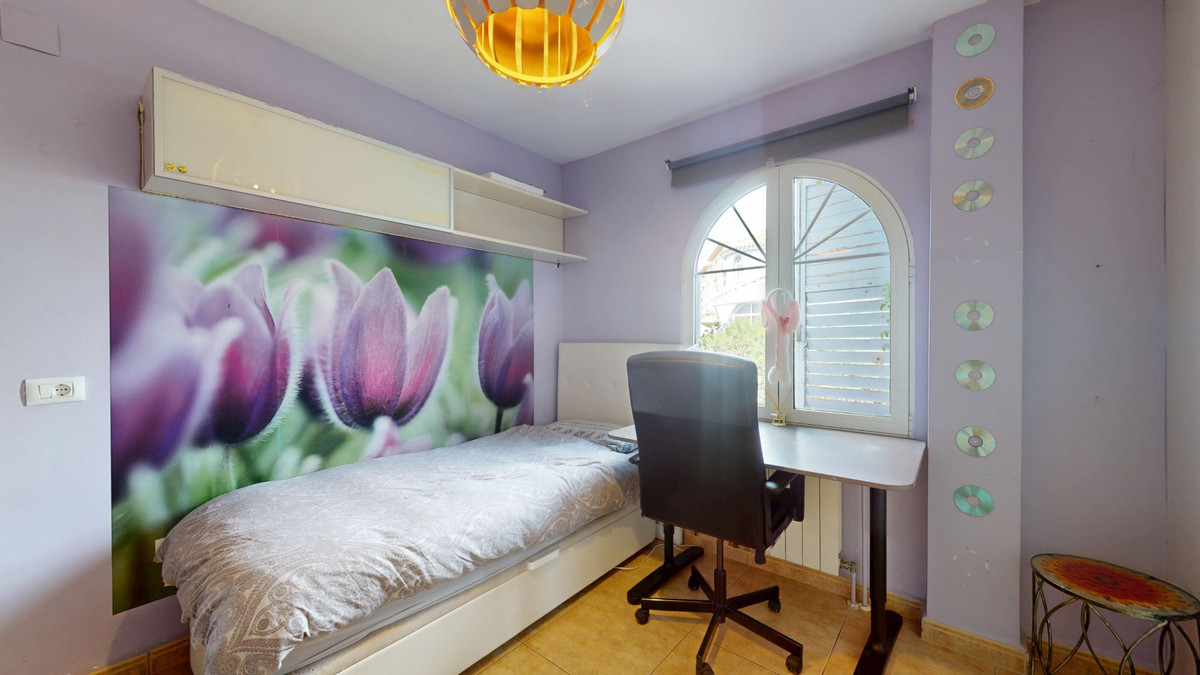 For sale - 5 Bedroom 3 Bathroom House - Detached Villa in Orihuela - Orihuela Costa  - Alicante