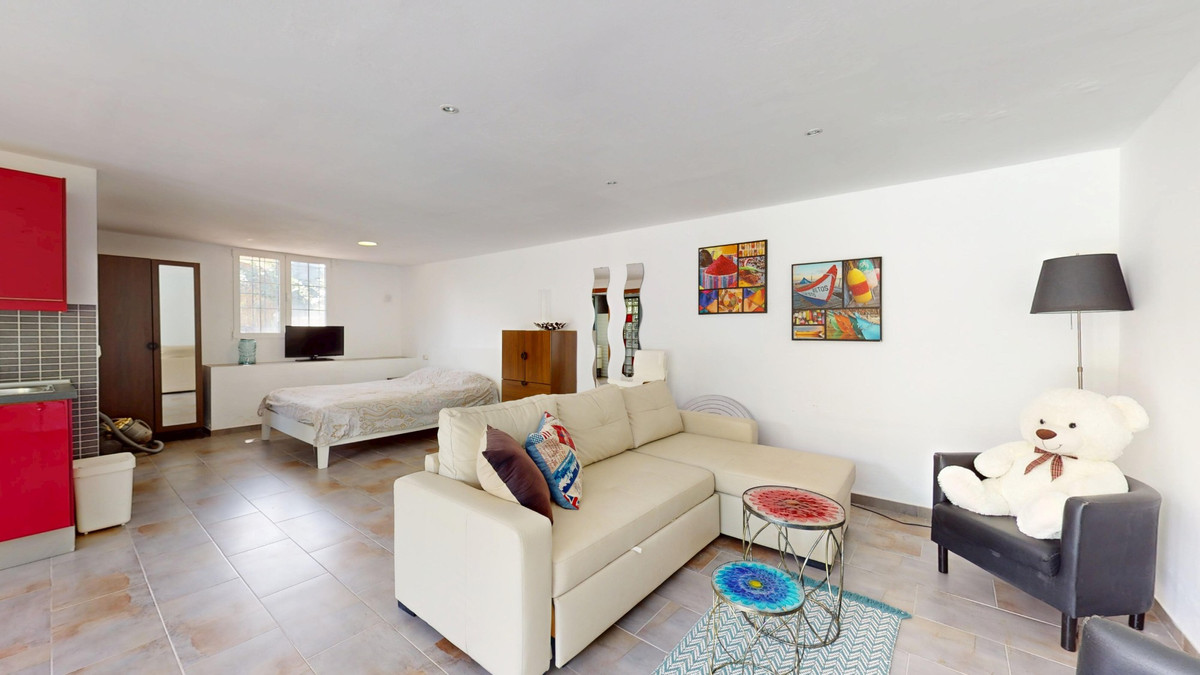 For sale - 5 Bedroom 3 Bathroom House - Detached Villa in Orihuela - Orihuela Costa  - Alicante
