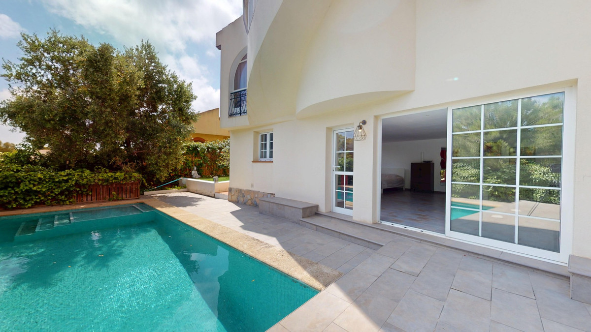 For sale - 5 Bedroom 3 Bathroom House - Detached Villa in Orihuela - Orihuela Costa  - Alicante