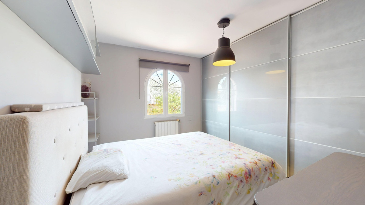 For sale - 5 Bedroom 3 Bathroom House - Detached Villa in Orihuela - Orihuela Costa  - Alicante