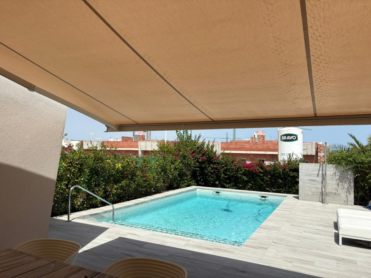 For sale - 2 Bedroom 2 Bathroom House - Detached Villa in Algorfa - La Finca Golf  - Alicante