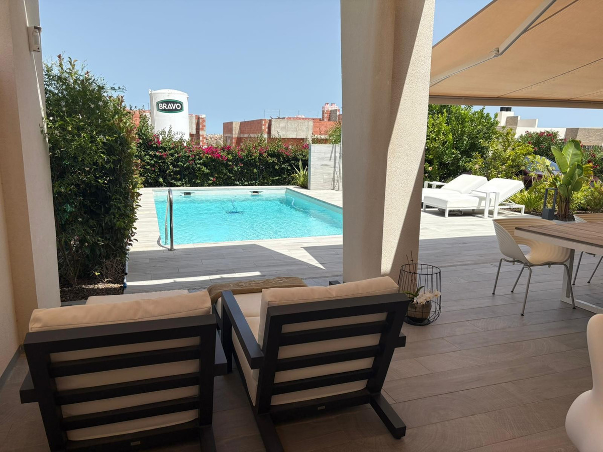 For sale - 2 Bedroom 2 Bathroom House - Detached Villa in Algorfa - La Finca Golf  - Alicante