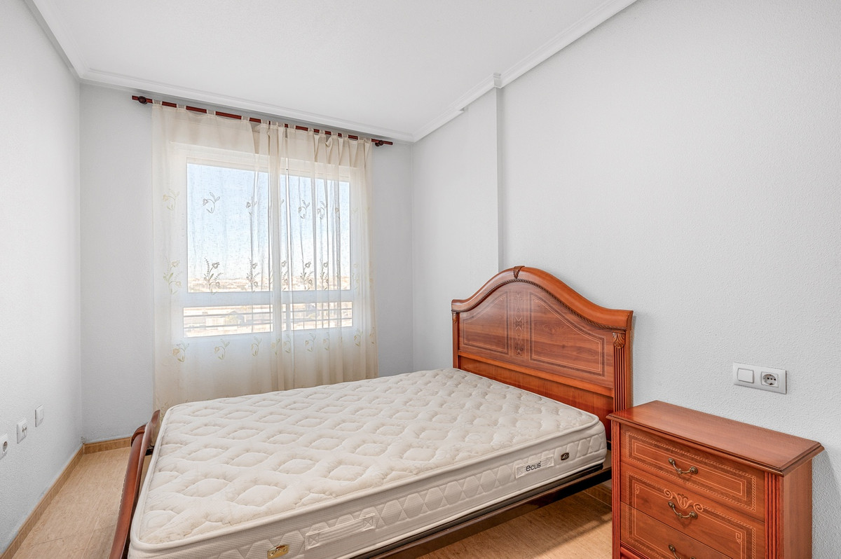 For sale - 2 Bedroom 1 Bathroom Apartment - Middle Floor Apartment in Torrevieja - Torrevieja Centro  - Alicante