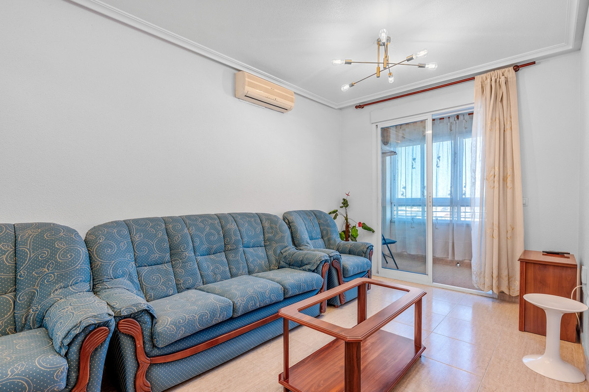 For sale - 2 Bedroom 1 Bathroom Apartment - Middle Floor Apartment in Torrevieja - Torrevieja Centro  - Alicante