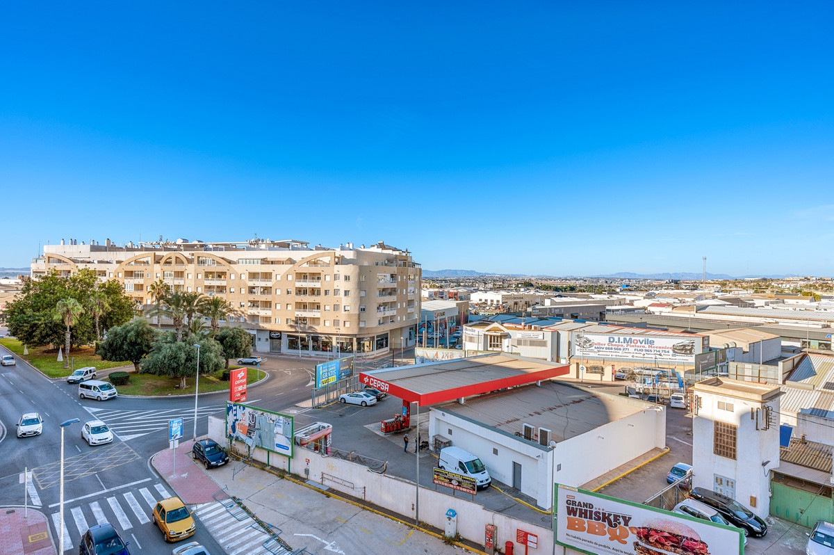 For sale - 2 Bedroom 1 Bathroom Apartment - Middle Floor Apartment in Torrevieja - Torrevieja Centro  - Alicante