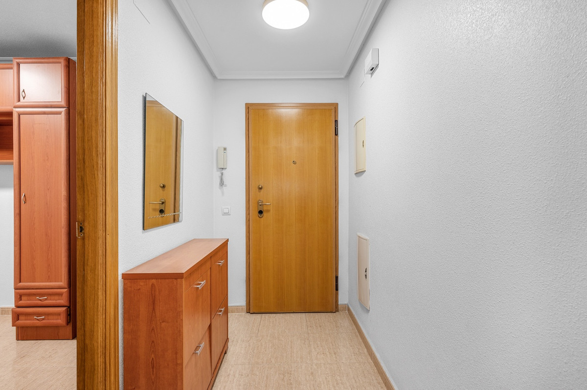For sale - 2 Bedroom 1 Bathroom Apartment - Middle Floor Apartment in Torrevieja - Torrevieja Centro  - Alicante