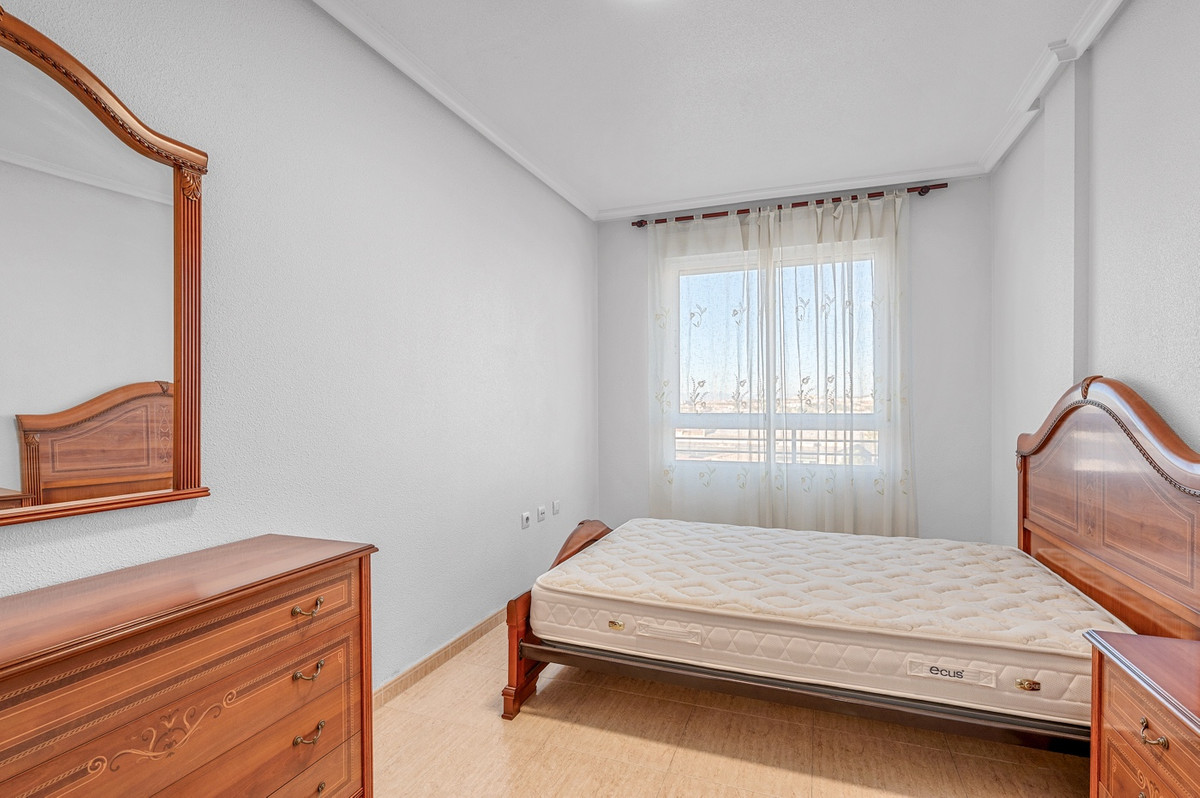 For sale - 2 Bedroom 1 Bathroom Apartment - Middle Floor Apartment in Torrevieja - Torrevieja Centro  - Alicante