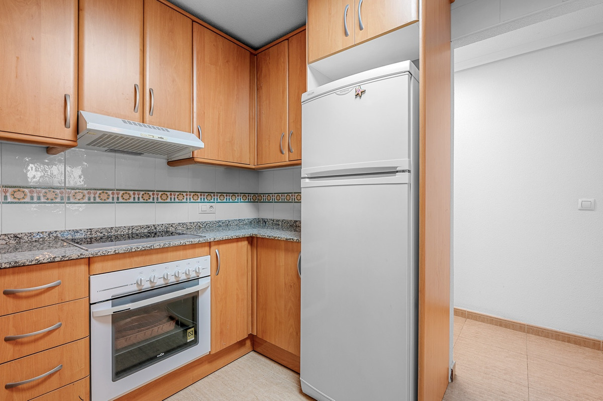 For sale - 2 Bedroom 1 Bathroom Apartment - Middle Floor Apartment in Torrevieja - Torrevieja Centro  - Alicante