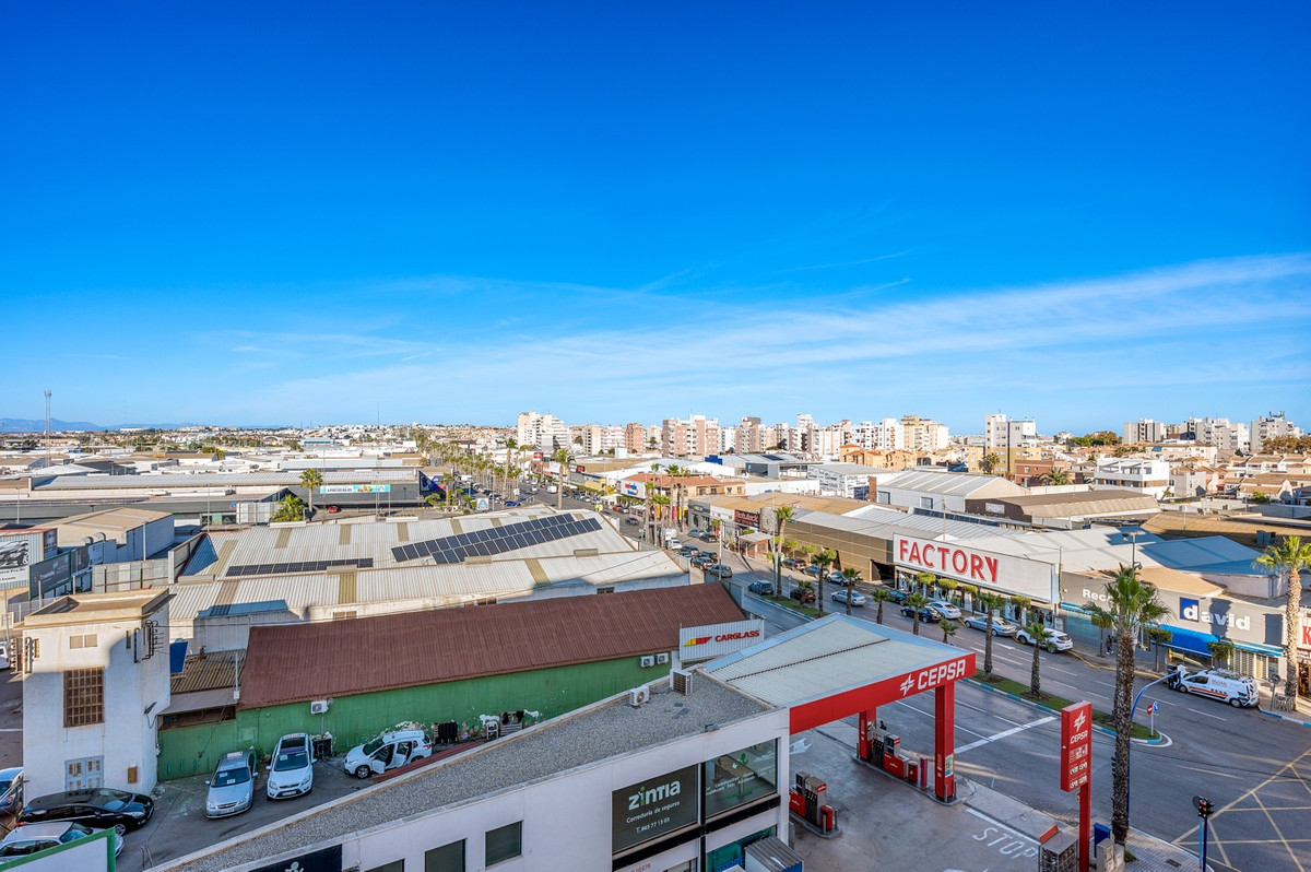 For sale - 2 Bedroom 1 Bathroom Apartment - Middle Floor Apartment in Torrevieja - Torrevieja Centro  - Alicante