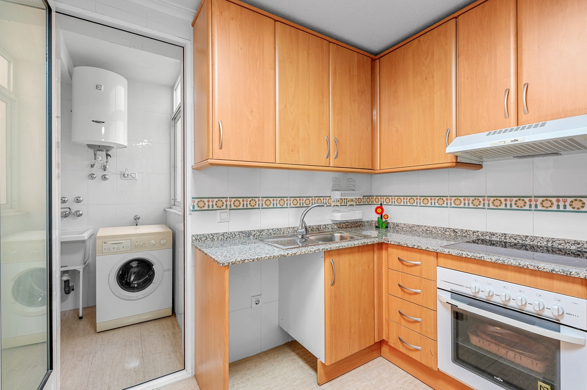For sale - 2 Bedroom 1 Bathroom Apartment - Middle Floor Apartment in Torrevieja - Torrevieja Centro  - Alicante