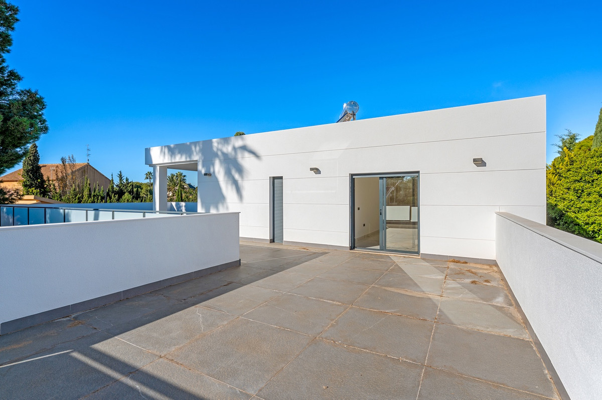 For sale - 4 Bedroom 3 Bathroom Modern Detached Villa in Cabo Roig - Campoamor  - Alicante