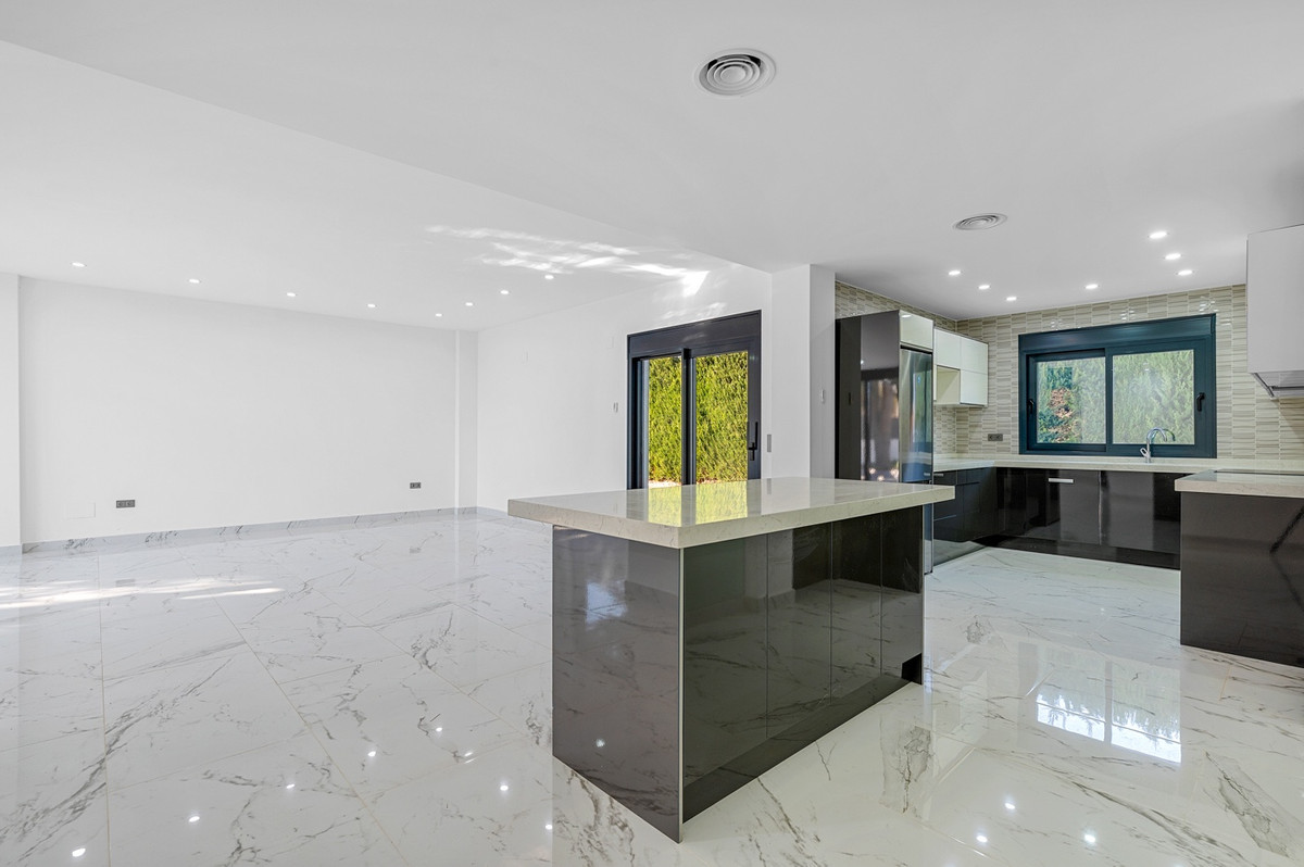 For sale - 4 Bedroom 3 Bathroom Modern Detached Villa in Cabo Roig - Campoamor  - Alicante