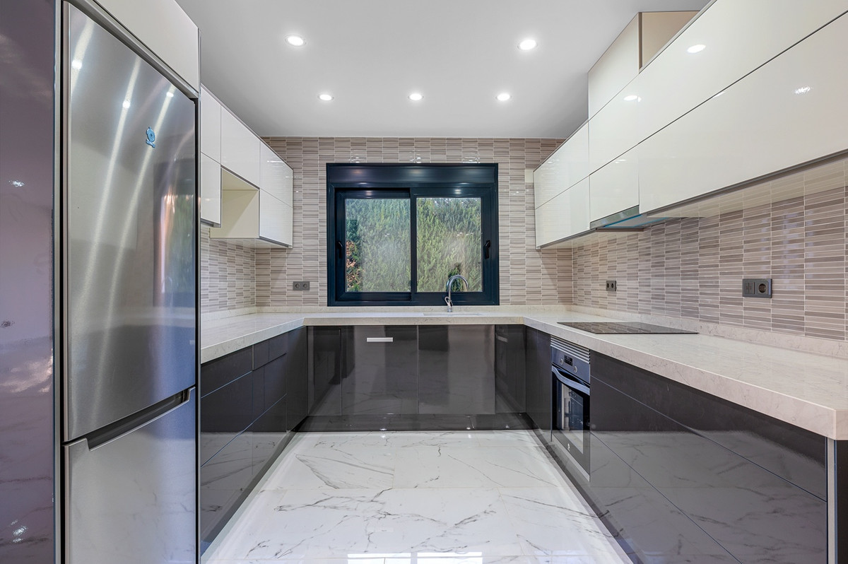 For sale - 4 Bedroom 3 Bathroom Modern Detached Villa in Cabo Roig - Campoamor  - Alicante