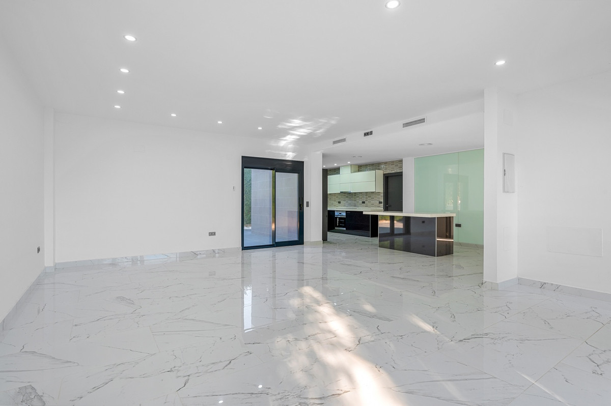 For sale - 4 Bedroom 3 Bathroom Modern Detached Villa in Cabo Roig - Campoamor  - Alicante