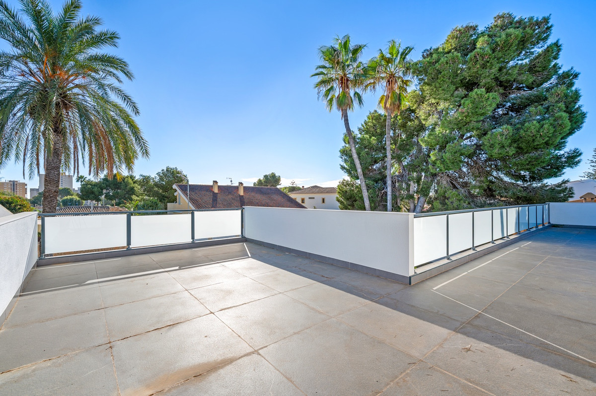 For sale - 4 Bedroom 3 Bathroom Modern Detached Villa in Cabo Roig - Campoamor  - Alicante