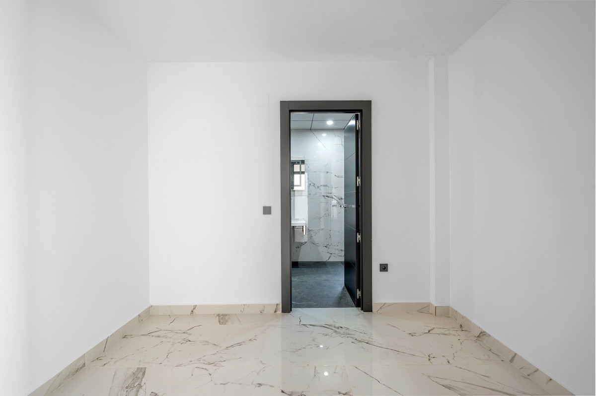 For sale - 4 Bedroom 3 Bathroom Modern Detached Villa in Cabo Roig - Campoamor  - Alicante