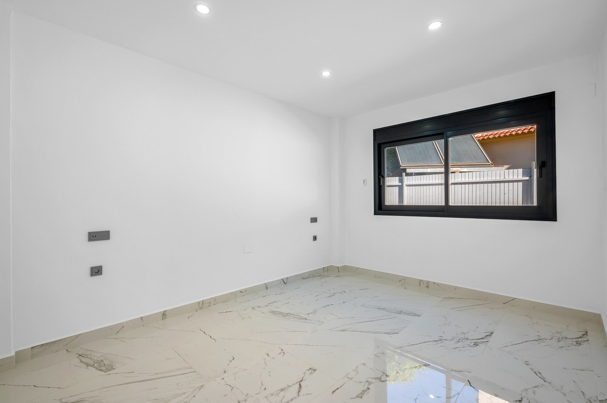 For sale - 4 Bedroom 3 Bathroom Modern Detached Villa in Cabo Roig - Campoamor  - Alicante