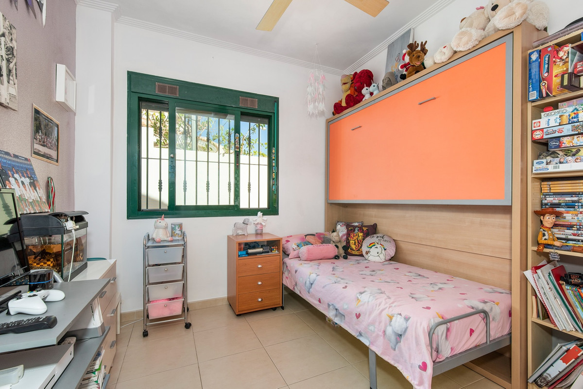 For sale - 4 Bedroom 2 Bathroom House - Detached Villa in Rojales - Ciudad Quesada  - Alicante