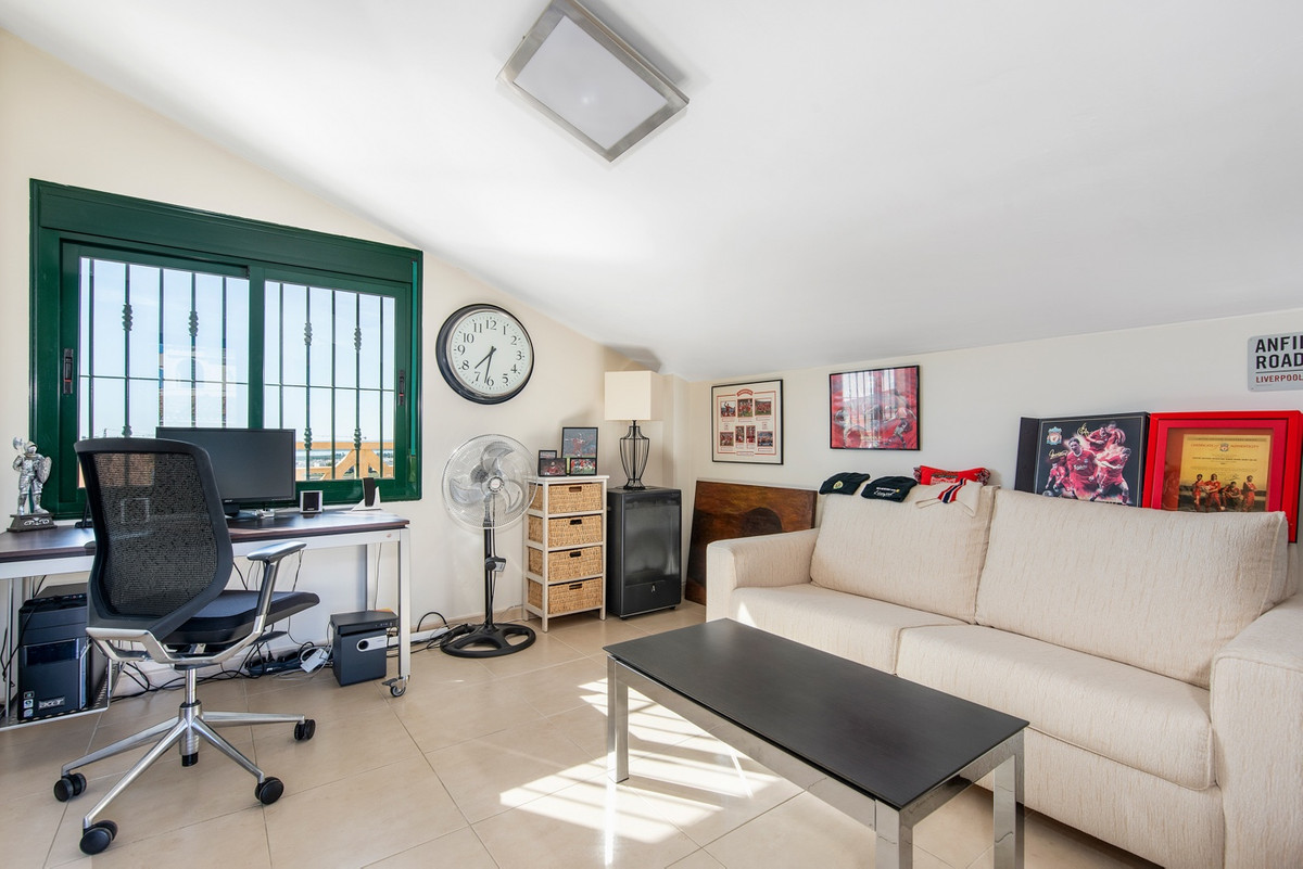 For sale - 4 Bedroom 2 Bathroom House - Detached Villa in Rojales - Ciudad Quesada  - Alicante