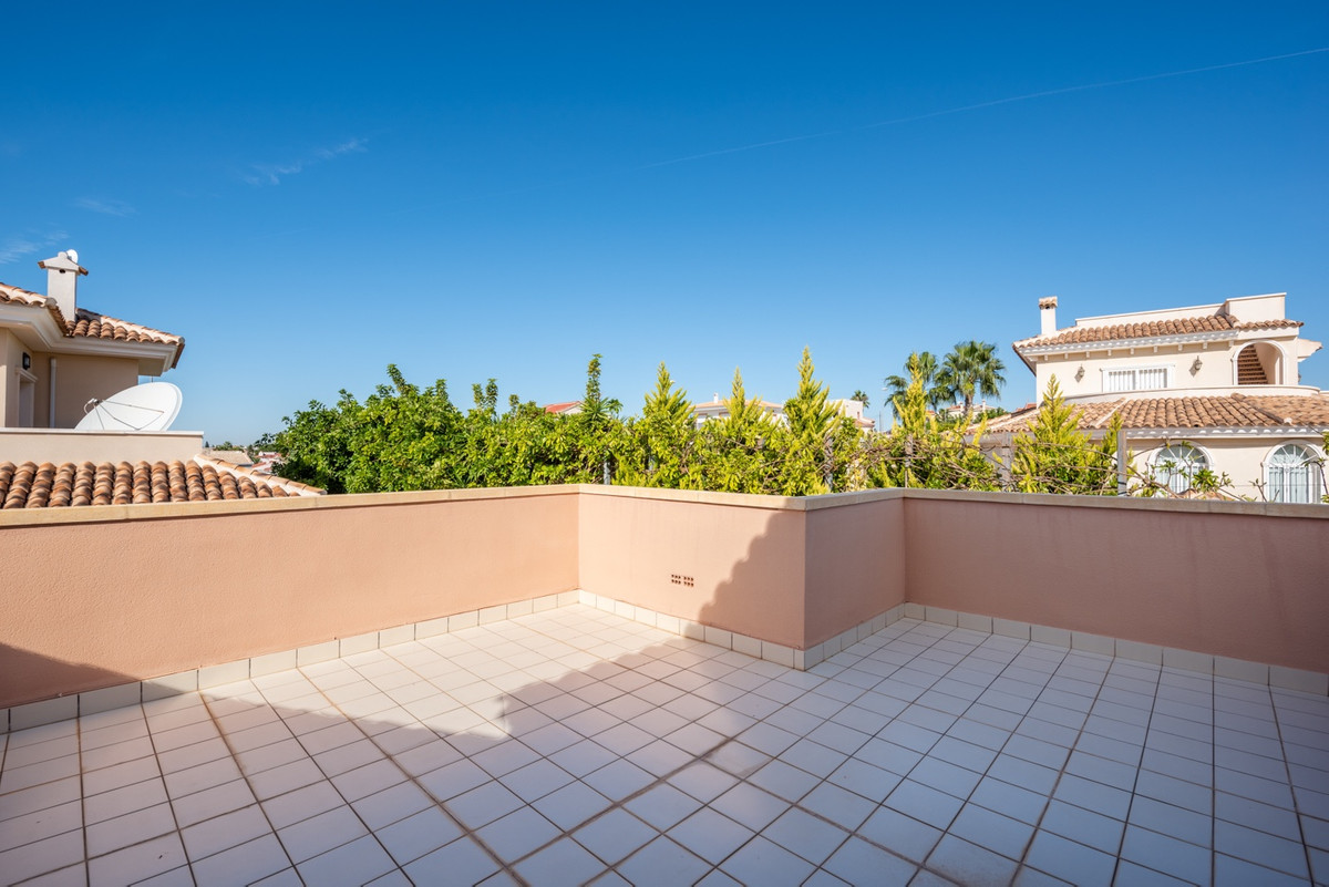 For sale - 4 Bedroom 2 Bathroom House - Detached Villa in Rojales - Ciudad Quesada  - Alicante