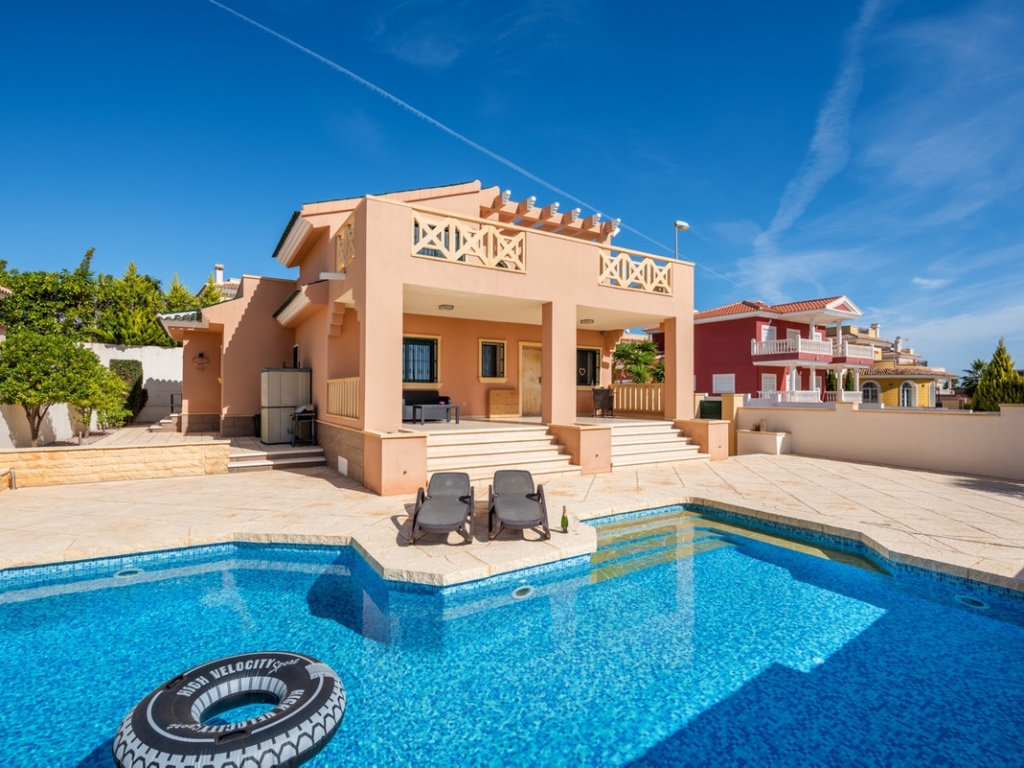 4 Bedroom 2 Bathroom House - Detached Villa in Rojales