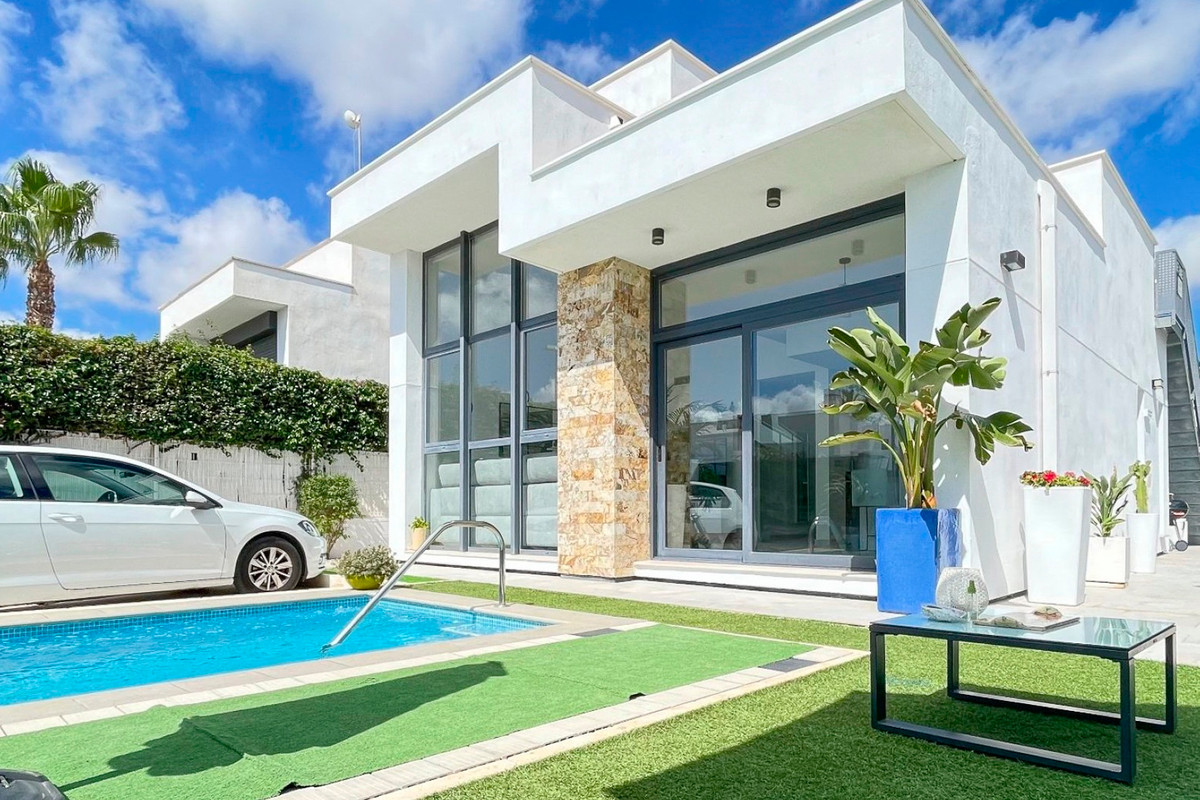For sale - 2 Bedroom 2 Bathroom House - Detached Villa in Rojales - Rojales Centro  - Alicante