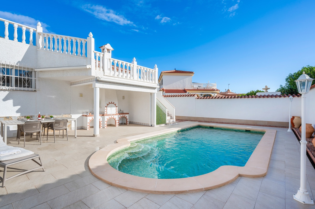For sale - 3 Bedroom 2 Bathroom Detached Villa in Ciudad Quesada -  - Alicante