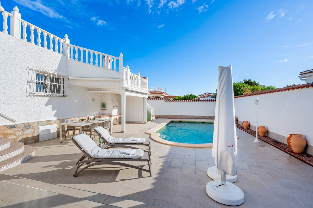 For sale - 3 Bedroom 2 Bathroom Detached Villa in Ciudad Quesada -  - Alicante