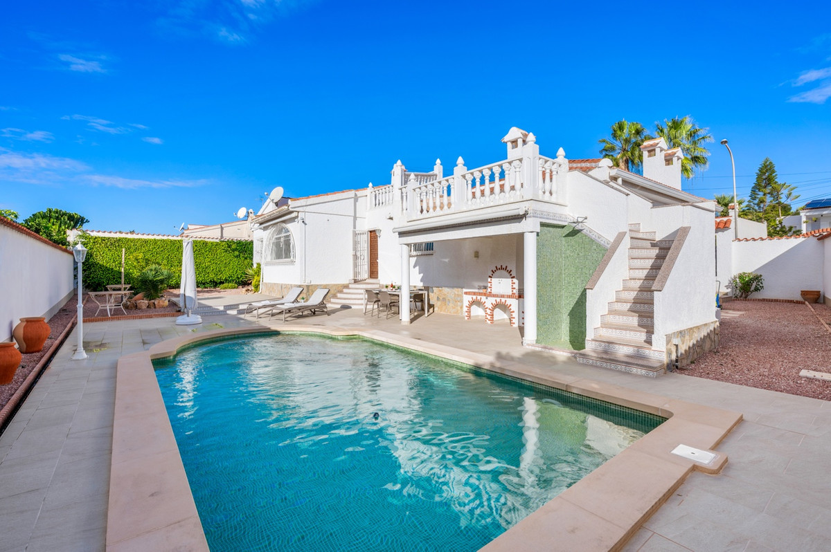 For sale - 3 Bedroom 2 Bathroom Detached Villa in Ciudad Quesada -  - Alicante